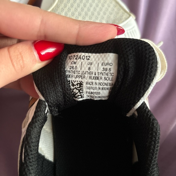 White/Gold/Black ASICS - Picture 4 of 5